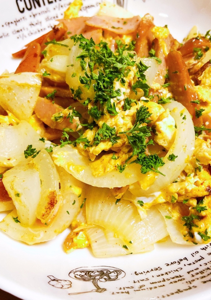 玉ねぎと卵とウインナーのカレー風味炒め-レシピのメイン写真