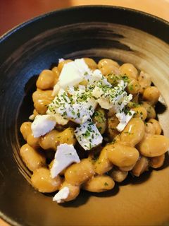 毎日の納豆●サイコロゴートチーズ添え-レシピのメイン写真