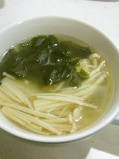 簡単えのきとわかめのスープ-レシピのメイン写真