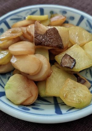 ブロッコリーの茎とエリンギの醤油炒め-レシピのメイン写真