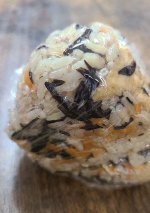 麦の食感も美味しいほんのり甘いひじきご飯-レシピのメイン写真