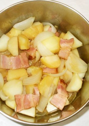 ベーコンじゃが芋煮♪簡単潤い不足漢方薬膳-レシピのメイン写真