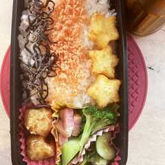 รูปของ 高校生男子　お弁当
