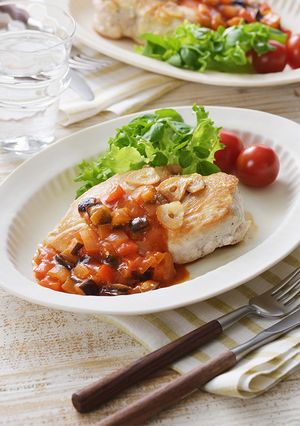 夏野菜ソース♪鶏むねガーリックステーキ-レシピのメイン写真