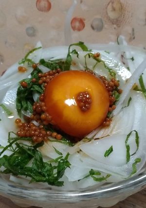 漬け卵黄の新玉のせ-レシピのメイン写真