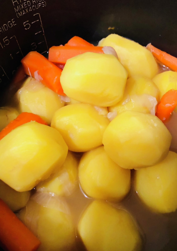 お芋の丸煮　炊飯器にお任せで簡単楽ちん♪-レシピのメイン写真
