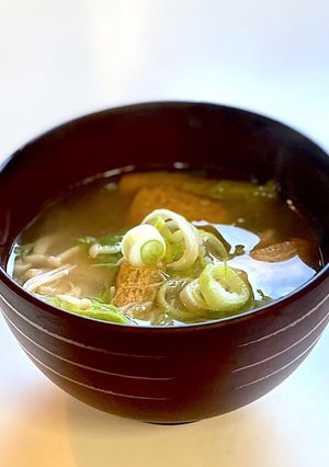 基本！白菜、きのこ、油揚げのお味噌汁-レシピのメイン写真
