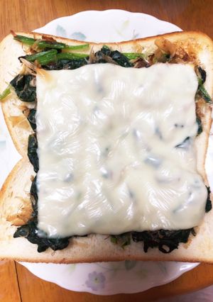 余ったほうれん草のお浸しでチーズトースト-レシピのメイン写真