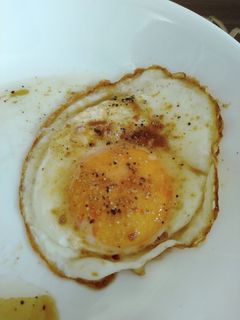 目玉焼き。ご馳走だなぁ。-レシピのメイン写真