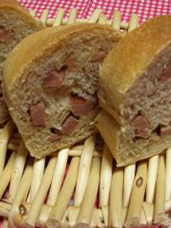 全粒粉入りハムのロール食パン☆彡-レシピのメイン写真