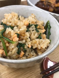 鮭と春菊のうまソース炊き込みご飯-レシピのメイン写真