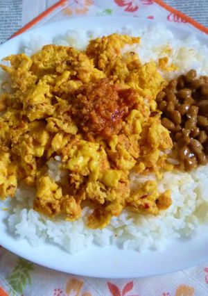 鮭明太スクランブルエッグ納豆のカフェ丼-レシピのメイン写真