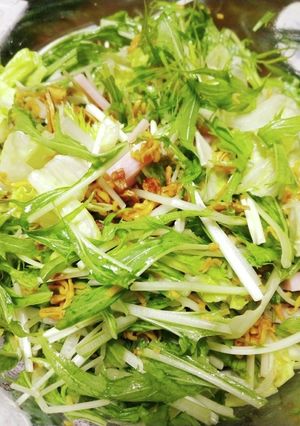 チキンラーメンとにんにくオイルのサラダ-レシピのメイン写真