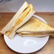 しっとり白だし卵が染み込んだホットサンド