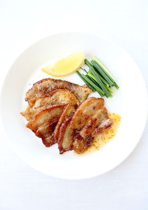 簡単美味しい【豚ばらの甘辛サテトム焼き】-レシピのメイン写真