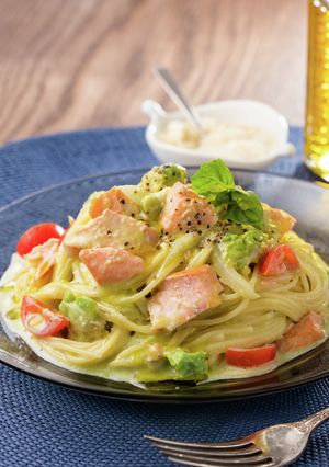 秋鮭のアボカドミルクパスタ-レシピのメイン写真