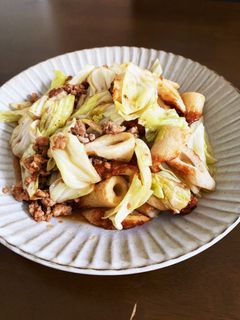 簡単!キャベツとちくわとひき肉の甘辛炒め-レシピのメイン写真