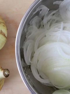 水にさらさないで栄養満点!新玉スライス-レシピのメイン写真