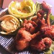 骨付き唐揚げと2種のレタスカップソース