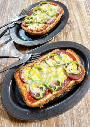 サラミとピーマンのピザトースト-レシピのメイン写真