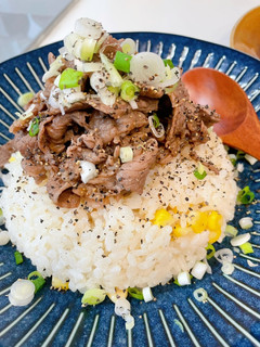 簡単ランチ！ガッツリニンニクの牛肉ライス-レシピのメイン写真