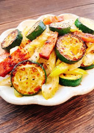 セロリとズッキーニとベーコンの炒め物-レシピのメイン写真