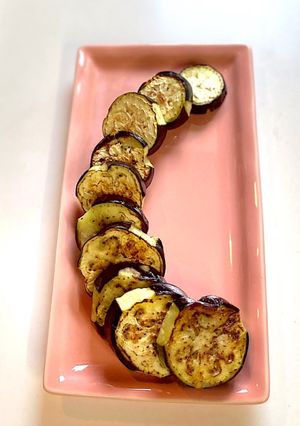 焼き茄子を芋虫みたい？に綺麗に並べる-レシピのメイン写真