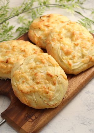 簡単！フォカッチャ　オニオンポテトチーズ-レシピのメイン写真