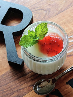 おうちカフェ★パンナコッタいちごソース-レシピのメイン写真