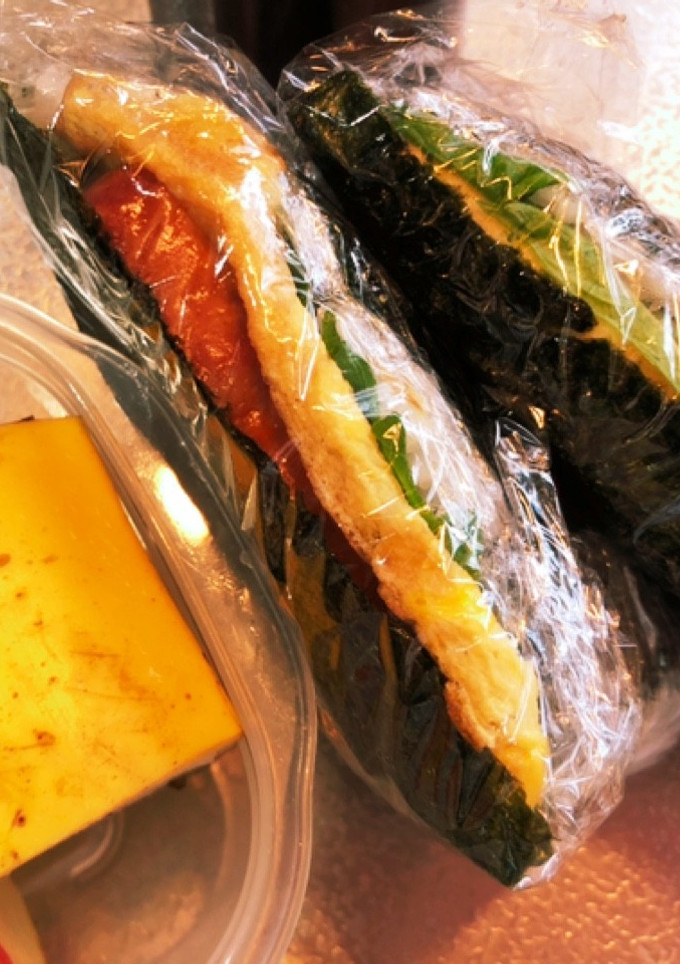 簡単☆おにぎらず　味付け海苔を並べて作る-レシピのメイン写真