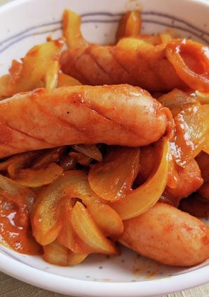 ウインナーと玉ねぎのケチャカレー炒め-レシピのメイン写真