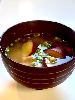 基本さつまいもと油揚げ、きのこのお味噌汁-レシピのメイン写真