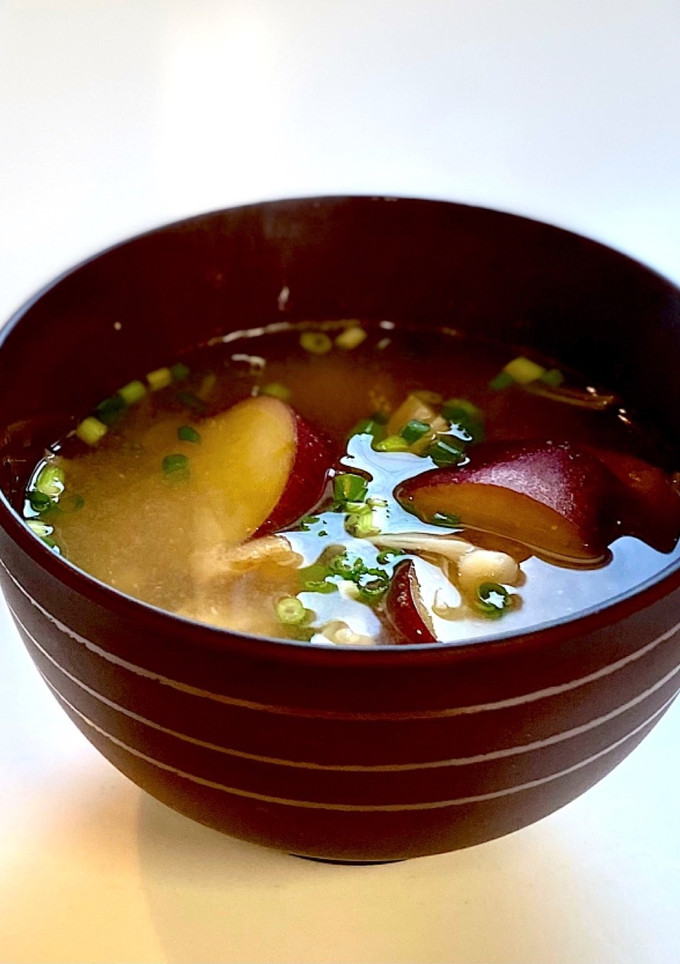 基本さつまいもと油揚げ、きのこのお味噌汁-レシピのメイン写真