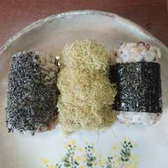รูปของ 三色俵おにぎり