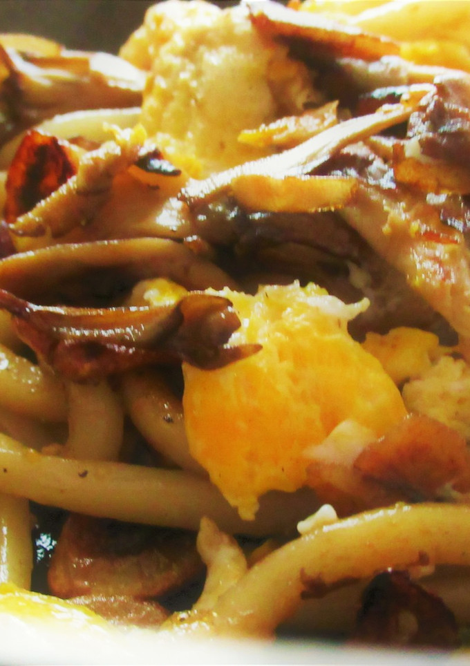 舞茸とふんわり卵のにんにく醤油焼きうどん-レシピのメイン写真