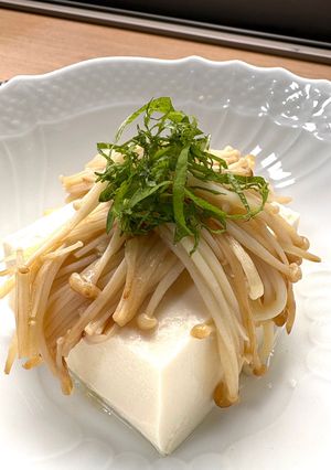 【アレンジ副菜】えのきのバター炒めのせ冷やっこ-レシピのメイン写真