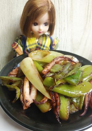 リカちゃん♡イカ炒め(味噌バタ紹興酒)-レシピのメイン写真