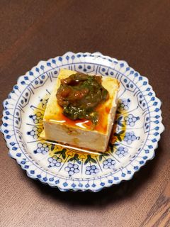 青紫蘇と叩き梅のせ冷奴♪-レシピのメイン写真