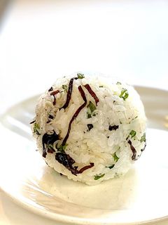 じゃこ(しらす)と大葉、塩昆布のおにぎり-レシピのメイン写真