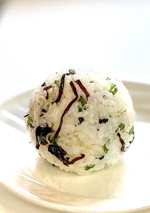 じゃこ（しらす）と大葉、塩昆布のおにぎり-レシピのメイン写真