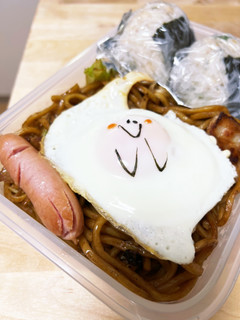 悪魔のおにぎりと焼きそば弁当-レシピのメイン写真