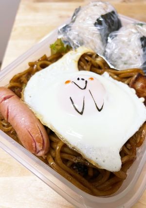 悪魔のおにぎりと焼きそば弁当-レシピのメイン写真