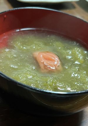 簡単✨即席　とろろ昆布と梅干のお吸い物-レシピのメイン写真