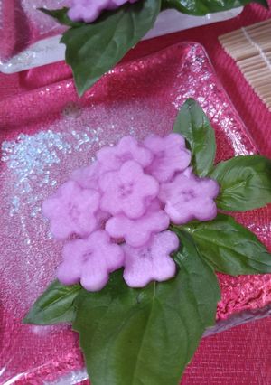 紫キャベツの酢漬けに咲く✤大根の紫陽花♡-レシピのメイン写真