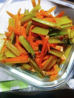 お弁当用:人参と小松菜の茎ピリ辛炒め-レシピのメイン写真