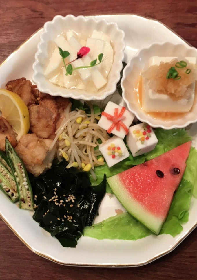 三角のスイカ置いただけ-レシピのメイン写真