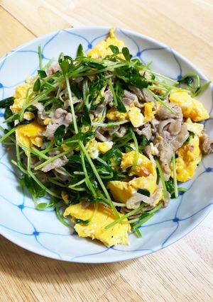 豆苗と豚肉のオイスターソース炒め-レシピのメイン写真