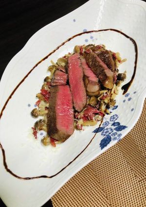 牛ヒレ肉ステーキ、しめじと生ハムのソース-レシピのメイン写真