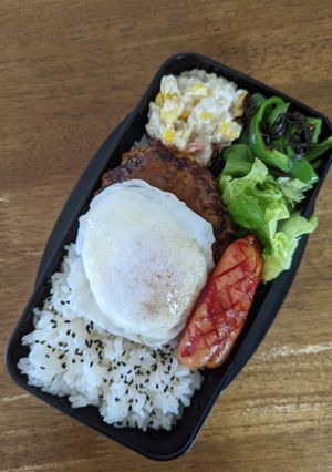 ハンバーグ＆目玉焼き男子弁当♪-レシピのメイン写真