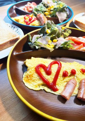 休日の朝ごはん☆ふわふわオムレツプレート-レシピのメイン写真